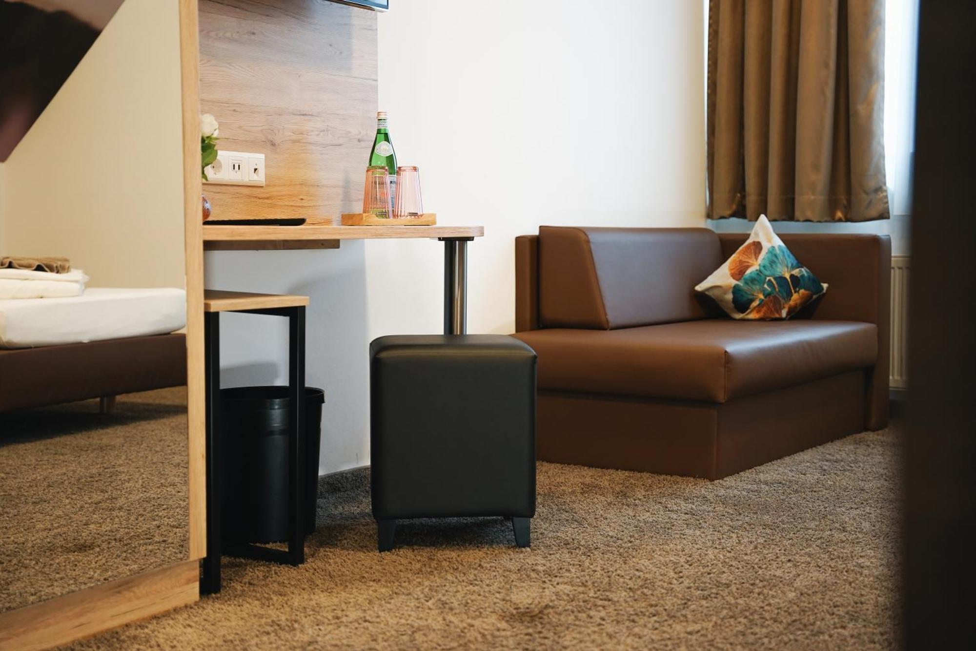 Outlet Hotel Metzingen  Ngoại thất bức ảnh